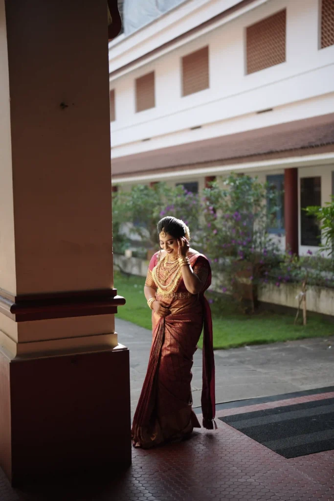 Traditional temple wedding photography moment